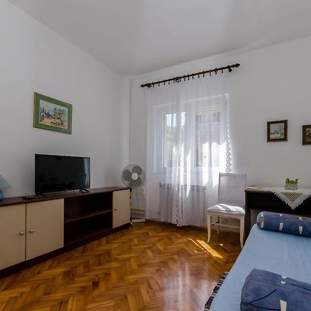 Apartments Jakov Jelsa  Extérieur photo