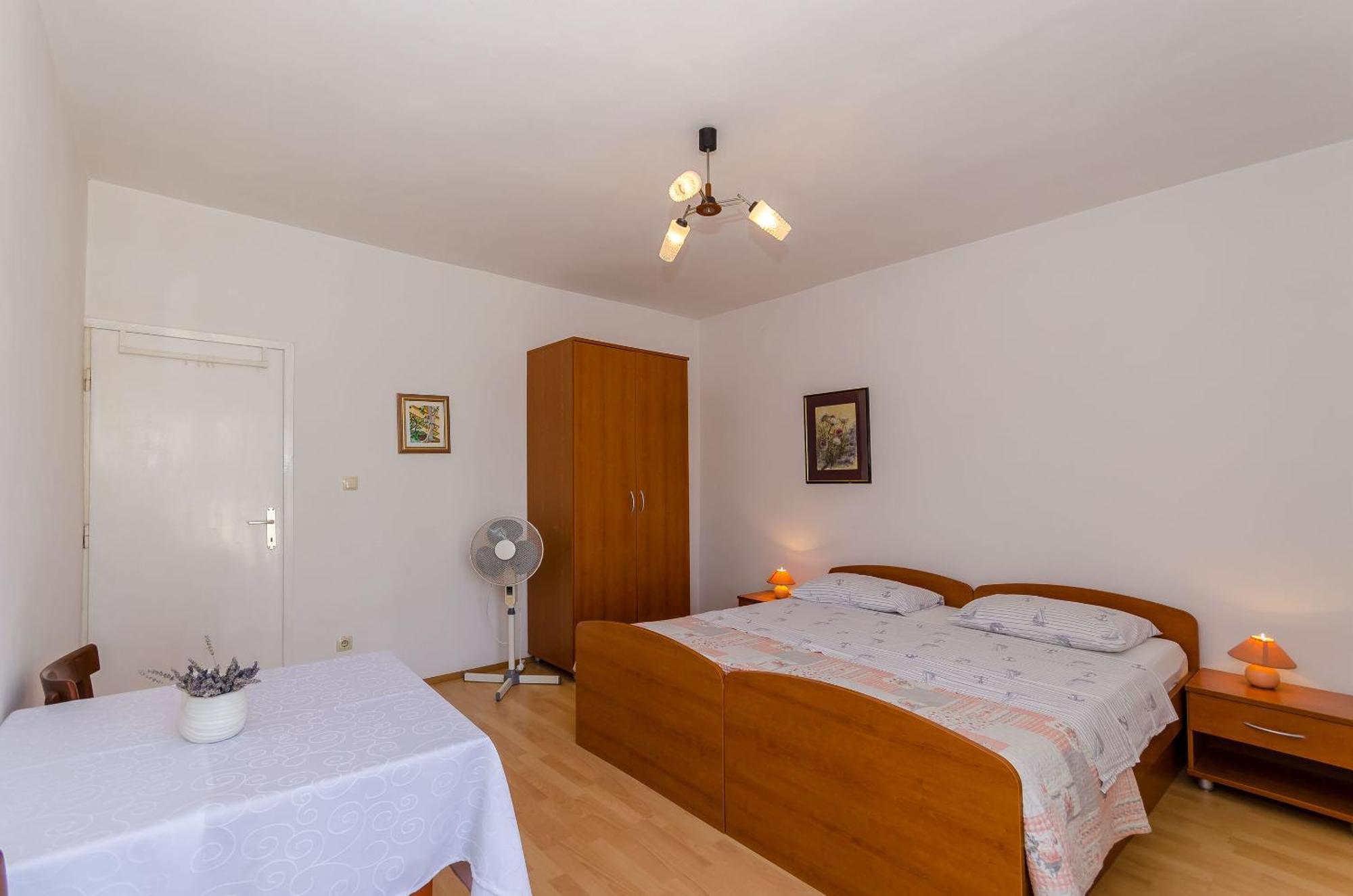 Apartments Jakov Jelsa  Extérieur photo