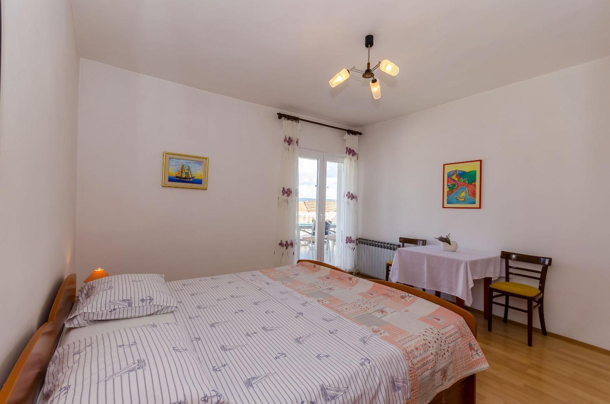Apartments Jakov Jelsa  Extérieur photo