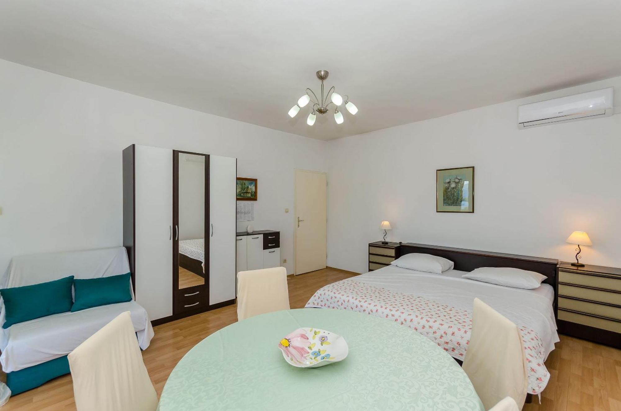 Apartments Jakov Jelsa  Extérieur photo